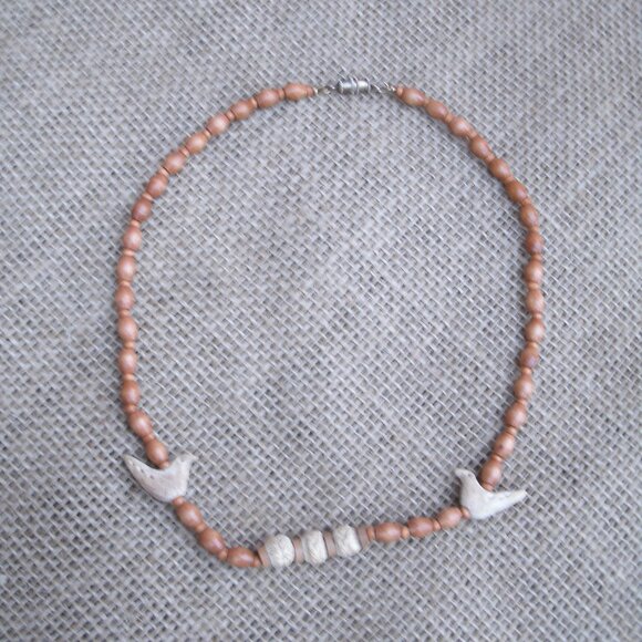 Vintage handmade necklace from 1980s. Made of various wood beads and metal seed - Picture 1 of 12